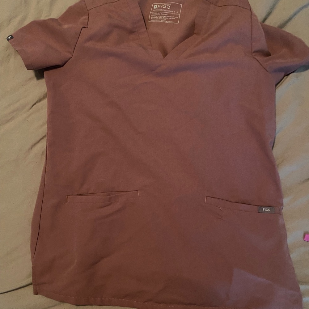 Figs three pocket scrub top